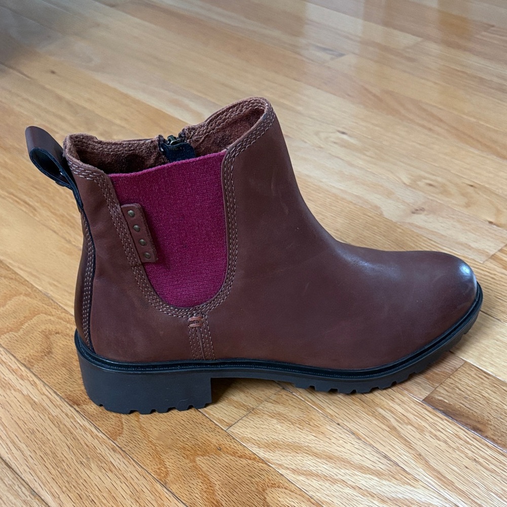 Women’s Brown Leather Chelsea Boots